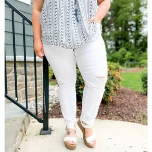 JUDY BLUE Mid Rise Boyfriend Jeans Distressed White 31